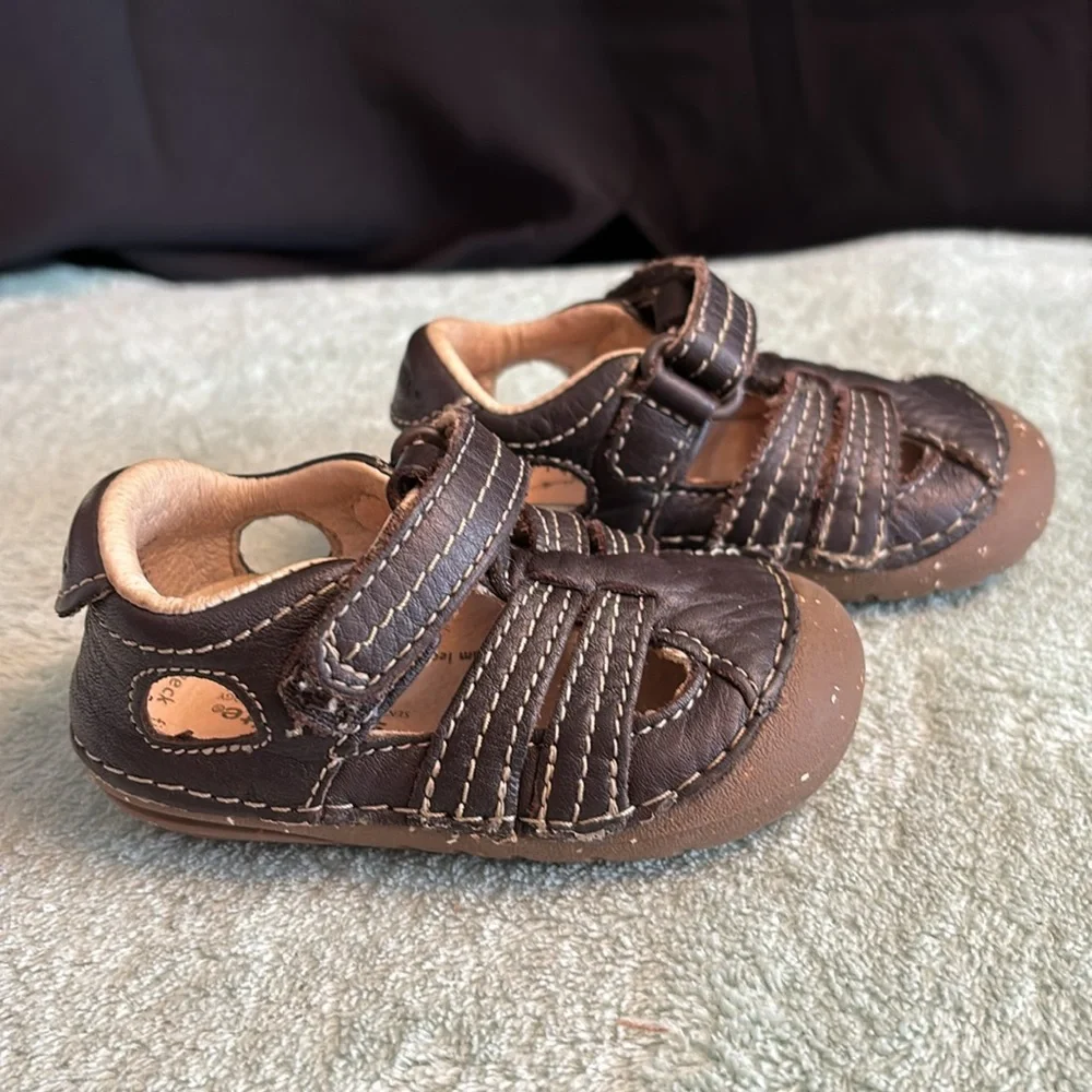 Stride Rite infant shoe with sensory response technology size 3W